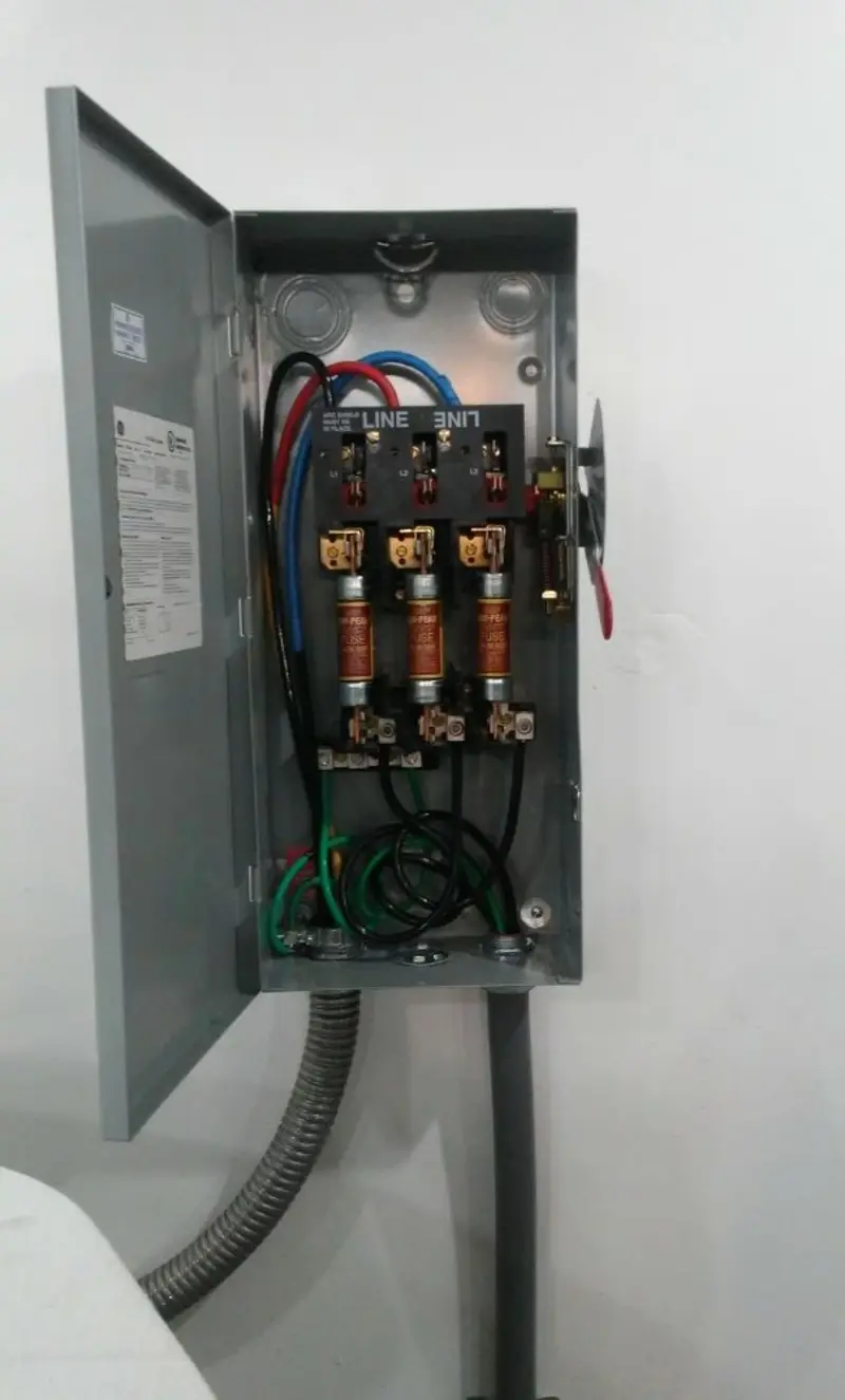 Three-phase disconnect switch installed for Smoke Detector Installation in Sulphur Springs